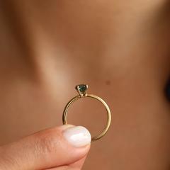 Nangi fine jewelry - green ring in yellow gold