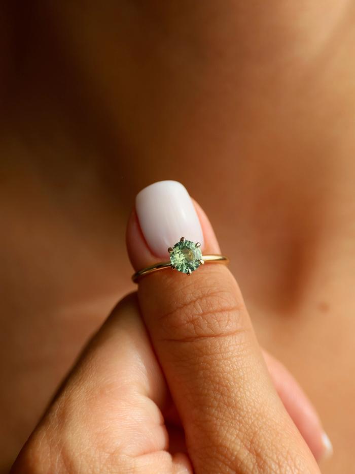 Nangi fine jewelry - green ring in yellow gold