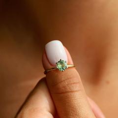 Nangi fine jewelry - green ring in yellow gold