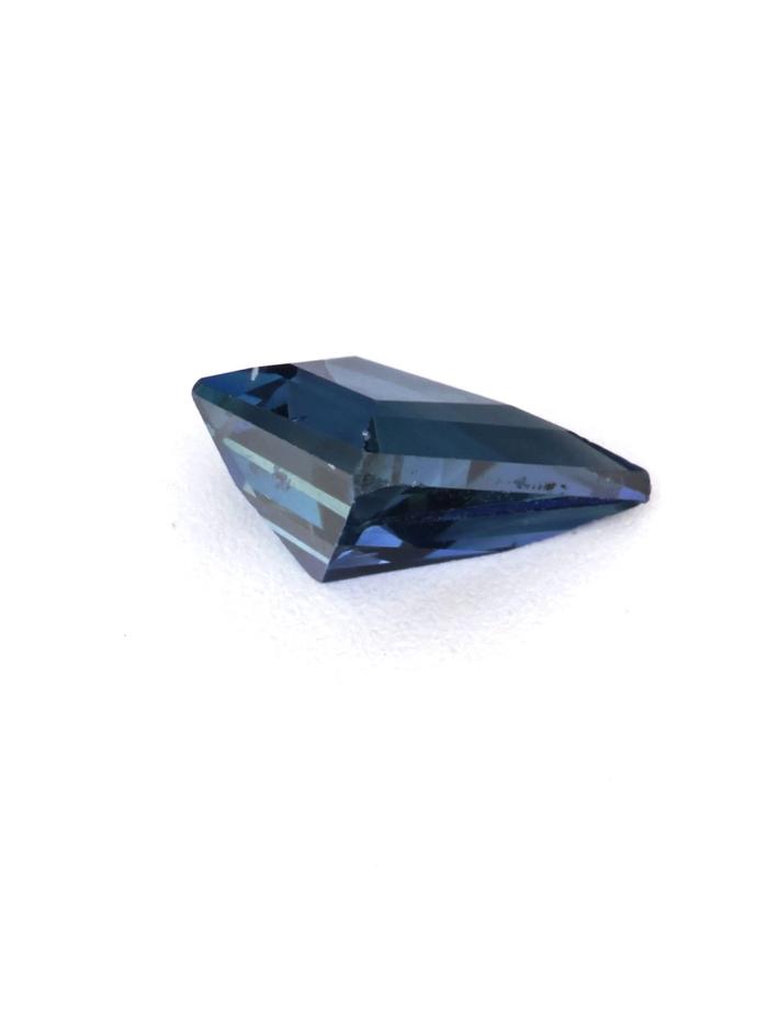 Nangi fine jewelry - blue gemstone in gold