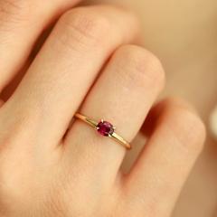 Nangi fine jewelry - red ring in yellow gold