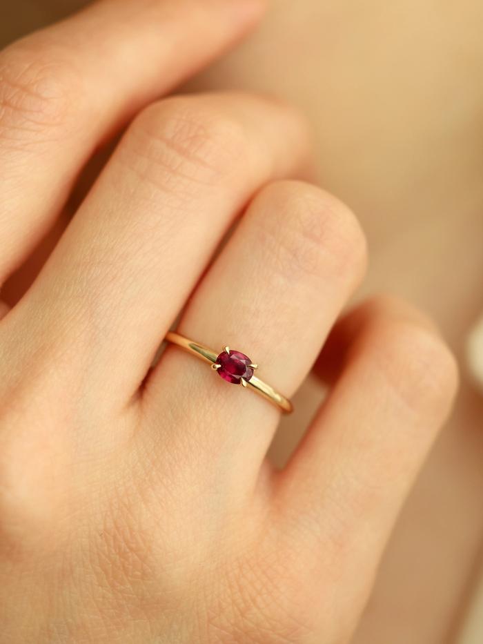 Nangi fine jewelry - red ring in yellow gold