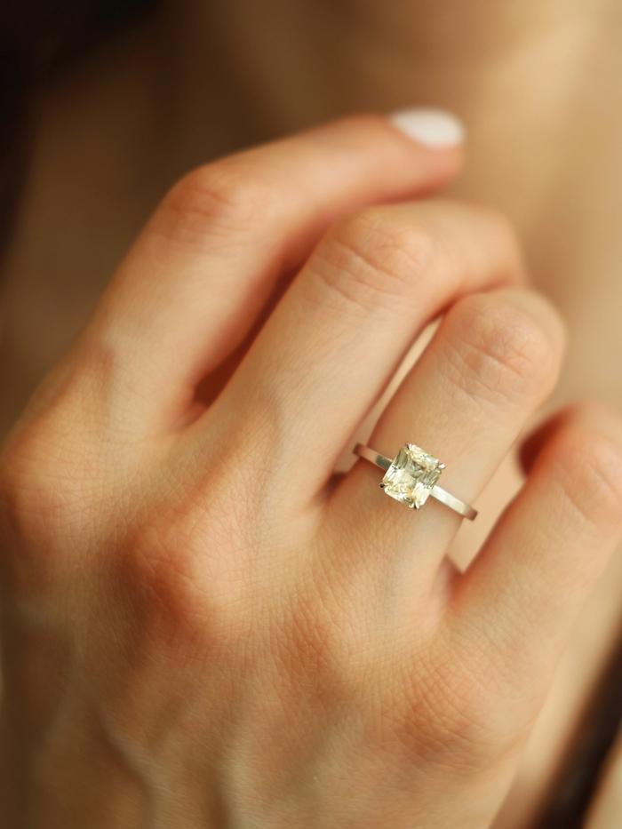 Nangi fine jewelry - yellow ring in white gold