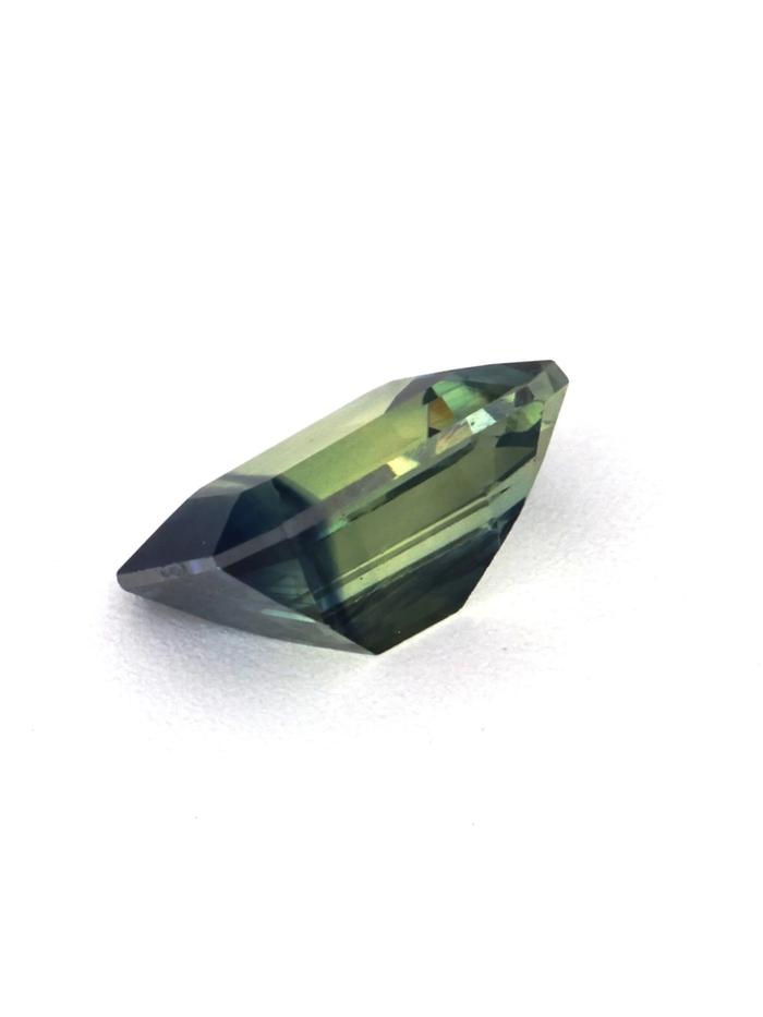 Nangi fine jewelry - green gemstone in gold