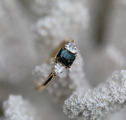 Nangi fine jewelry - brown sapphire ring in yellow gold