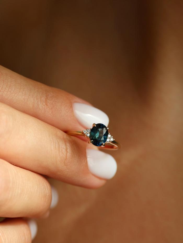 Nangi fine jewelry - teal / Peacock ring in yellow gold