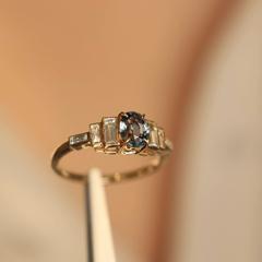 Nangi fine jewelry - teal / Peacock sapphire ring in yellow gold