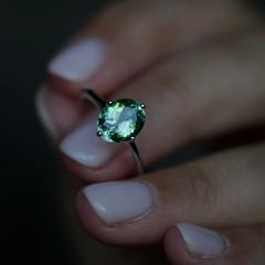Nangi fine jewelry - green tourmaline ring in white gold
