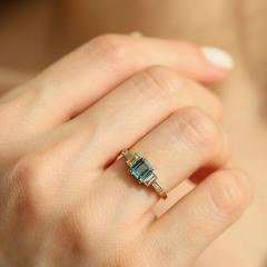Nangi fine jewelry - teal / Peacock ring in yellow gold