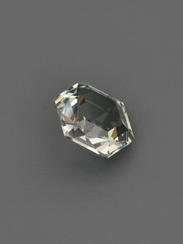 Nangi fine jewelry - blue gemstone in gold