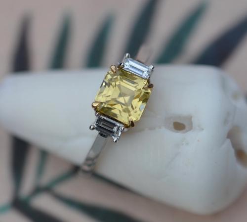 Nangi fine jewelry - yellow sapphire ring in white gold