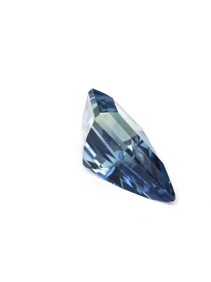 Nangi fine jewelry - blue gemstone in gold