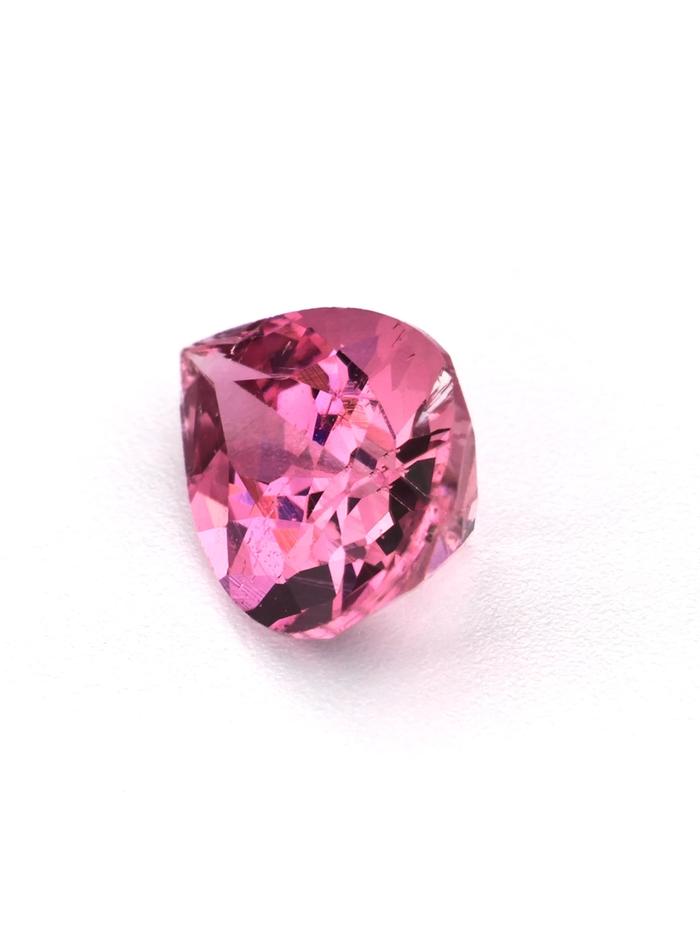 Nangi fine jewelry - pink gemstone in gold