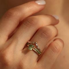 Nangi fine jewelry - green sapphire ring in yellow gold