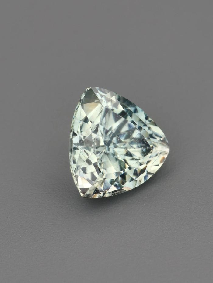 Nangi fine jewelry - green gemstone in gold