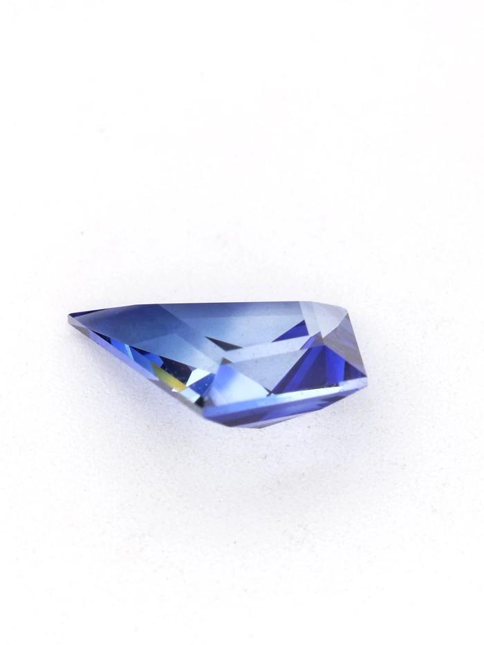 Nangi fine jewelry - blue gemstone in gold