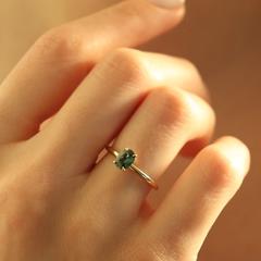 Nangi fine jewelry - green sapphire ring in yellow gold