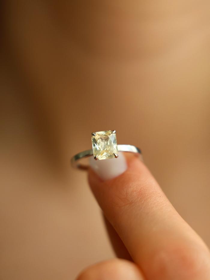 Nangi fine jewelry - yellow ring in white gold