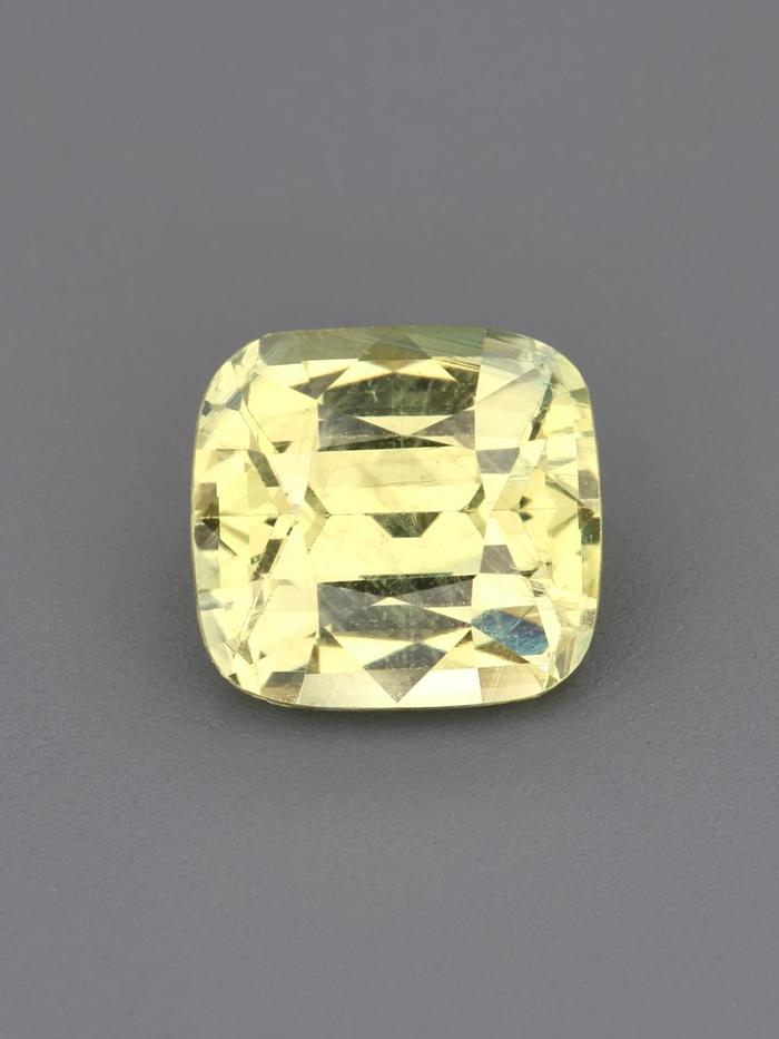 Nangi fine jewelry - yellow gemstone in gold