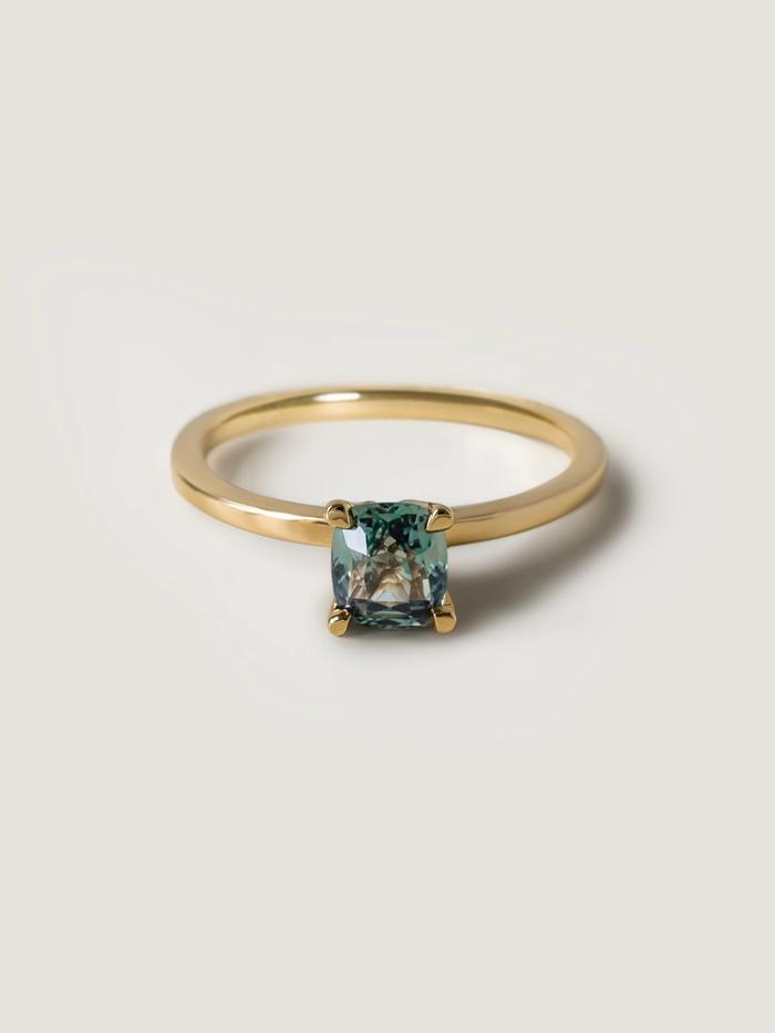 Nangi fine jewelry - green sapphire ring in yellow gold