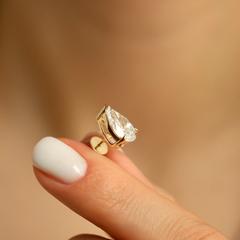 Nangi fine jewelry - white lab-grown diamond earring in gold
