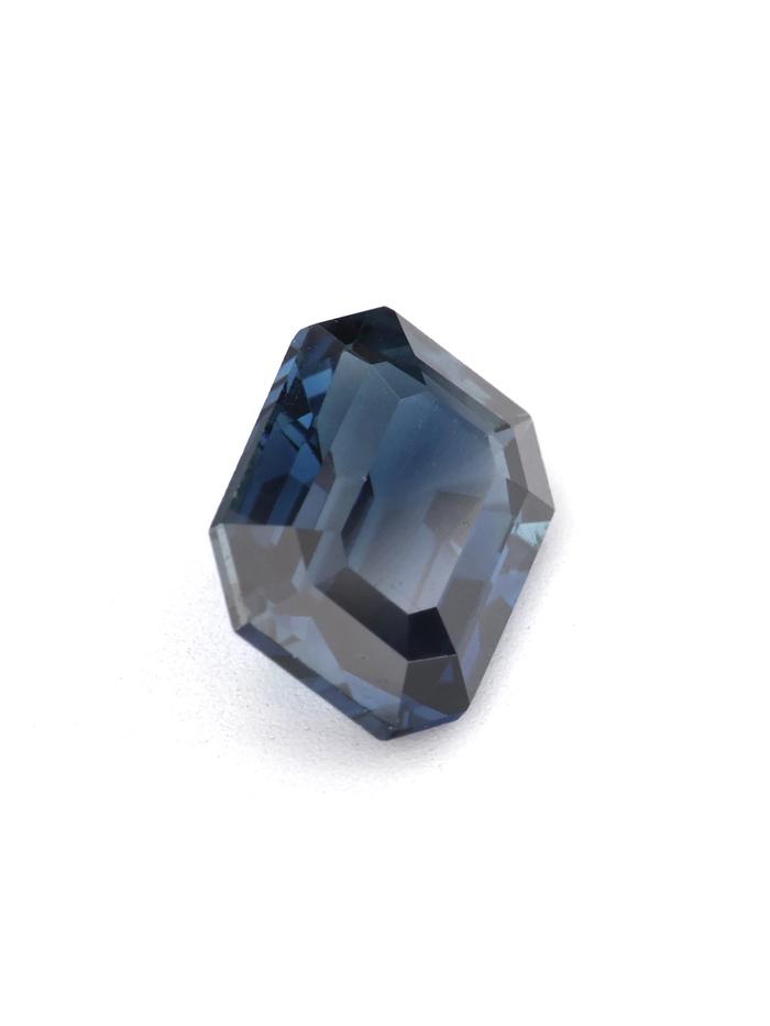 Nangi fine jewelry - blue sapphire gemstone in gold