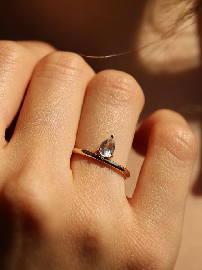 Nangi fine jewelry - white moonstone ring in yellow gold