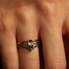 Nangi fine jewelry - black sapphire ring in yellow gold