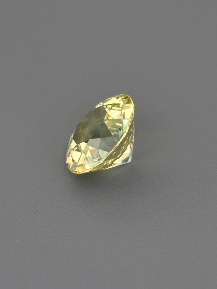 Nangi fine jewelry - yellow gemstone in gold