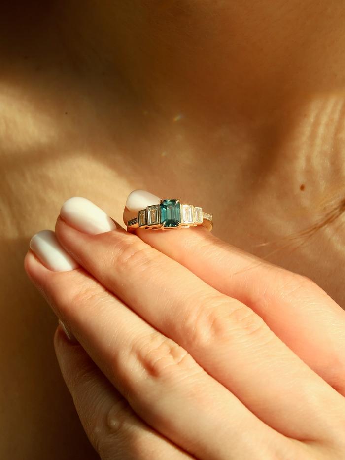 Nangi fine jewelry - teal / Peacock ring in yellow gold