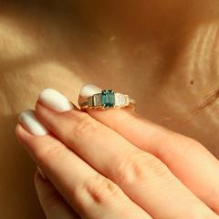 Nangi fine jewelry - teal / Peacock ring in yellow gold