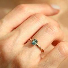 Nangi fine jewelry - teal / Peacock ring in yellow gold