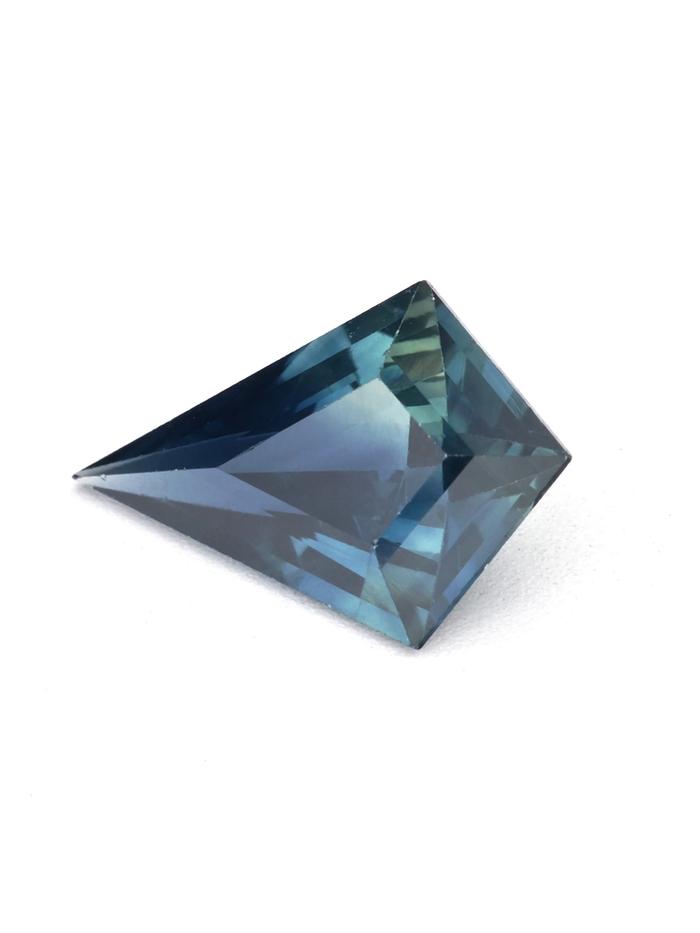 Nangi fine jewelry - blue gemstone in gold