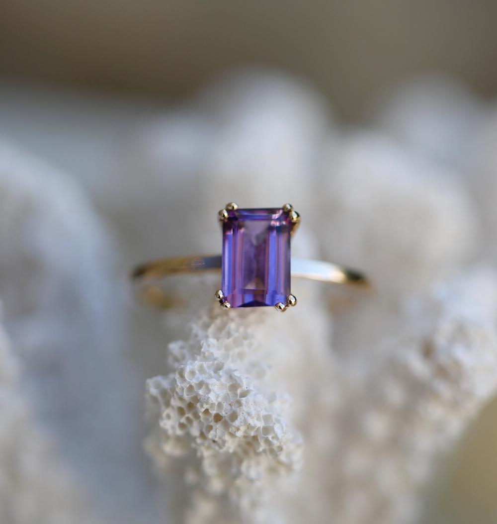 Nangi fine jewelry - purple amethyst ring in yellow gold