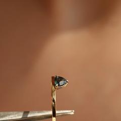 Nangi fine jewelry - teal / Peacock ring in yellow gold
