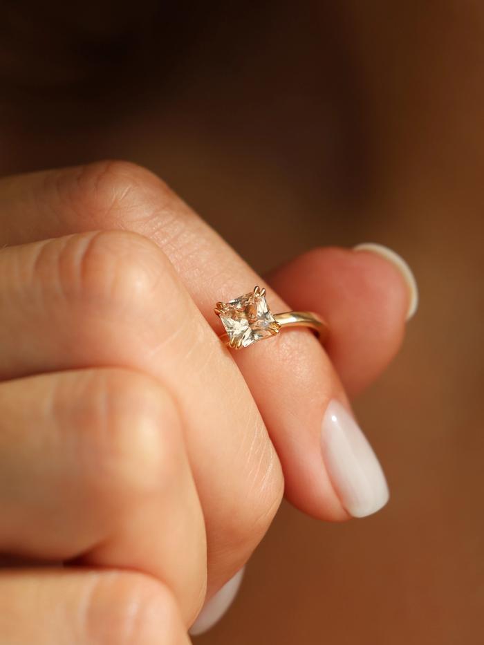 Nangi fine jewelry - pink ring in yellow gold