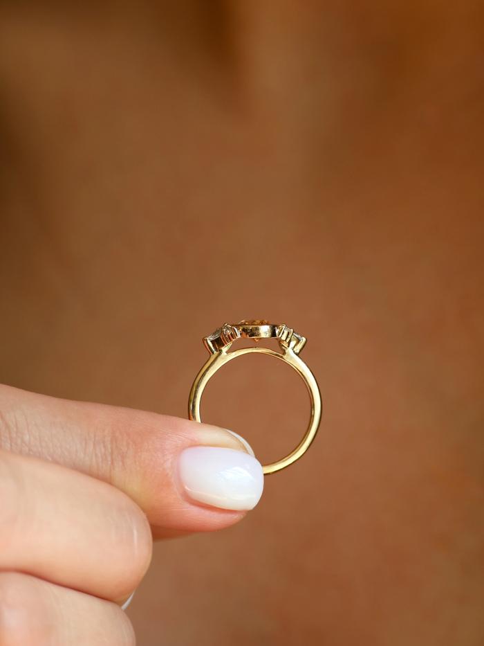 Nangi fine jewelry - orange ring in yellow gold