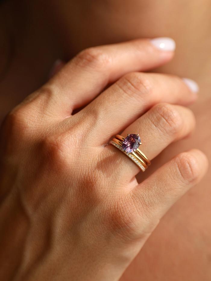 Nangi fine jewelry - purple ring in yellow gold