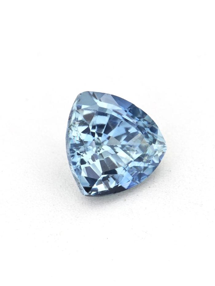 Nangi fine jewelry - blue gemstone in gold