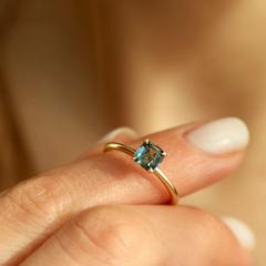 Nangi fine jewelry - teal / Peacock ring in yellow gold