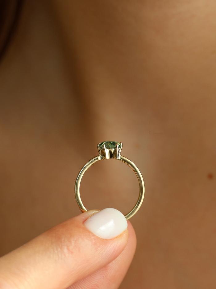 Nangi fine jewelry - green ring in yellow gold