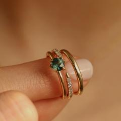 Nangi fine jewelry - green sapphire ring in yellow gold
