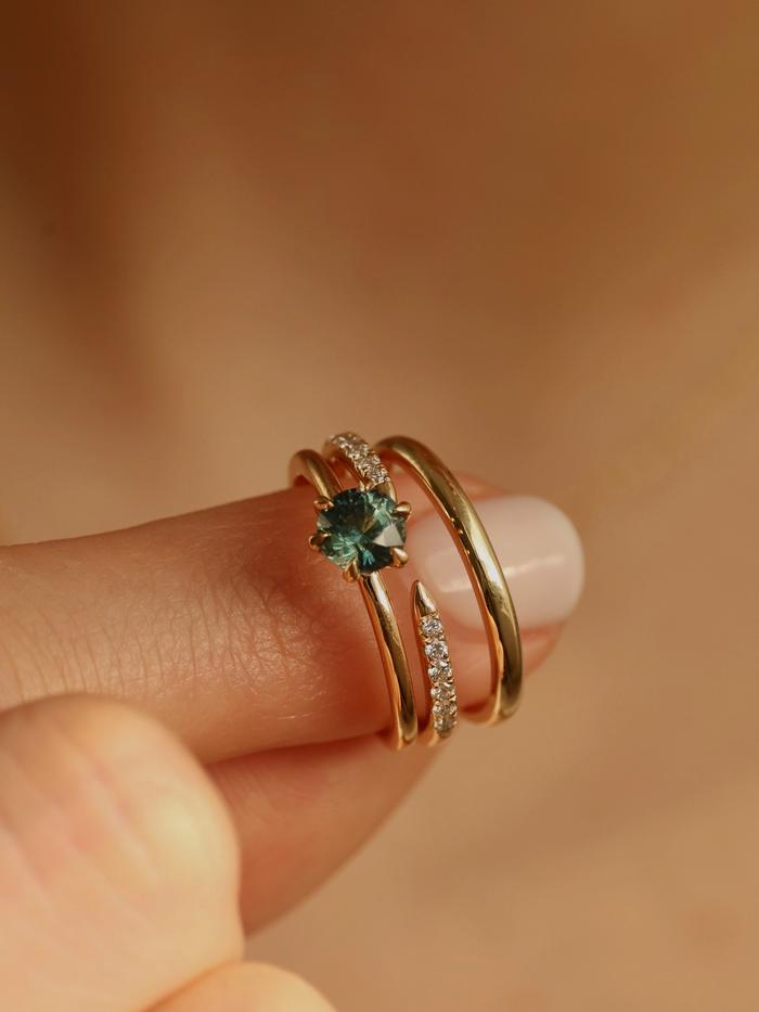 Nangi fine jewelry - green sapphire ring in yellow gold