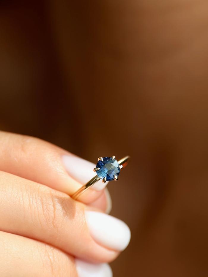 Nangi fine jewelry - teal / Peacock ring in yellow gold