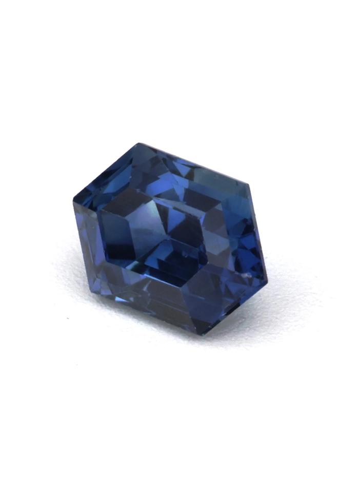 Nangi fine jewelry - blue gemstone in gold
