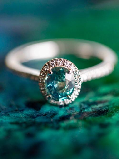 Nangi fine jewelry - green sapphire ring in white gold