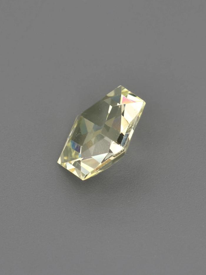 Nangi fine jewelry - champagne sapphire gemstone in gold
