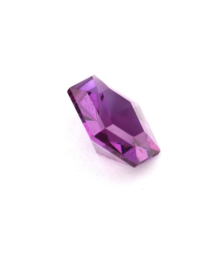Nangi fine jewelry - pink sapphire gemstone in gold