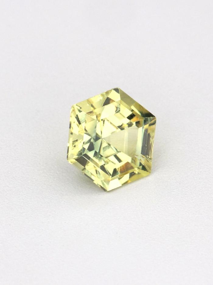 Nangi fine jewelry - yellow gemstone in gold