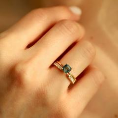 Nangi fine jewelry - teal / Peacock ring in yellow gold